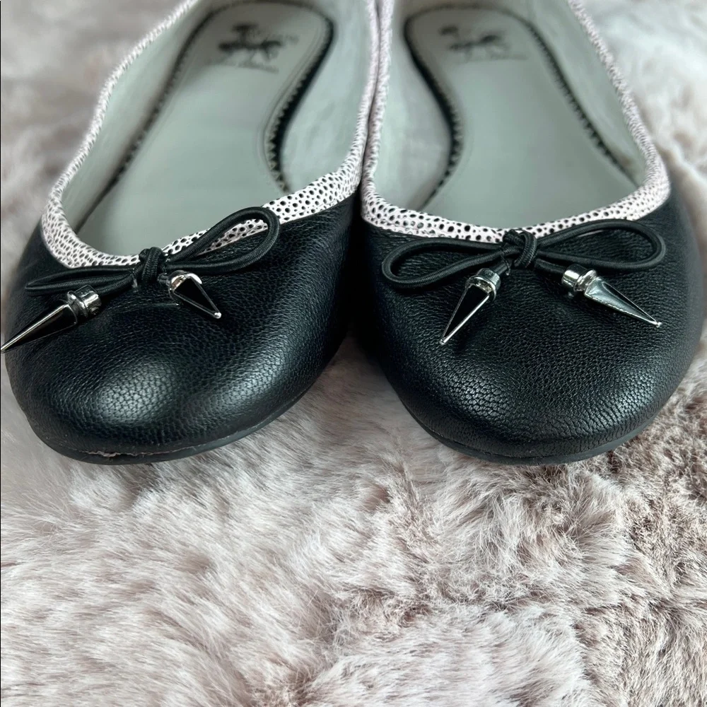 Circus by Sam Edelman Black Flats with Metal Spike Bows & Light Pink Trim | 8M - Picture 5 of 9